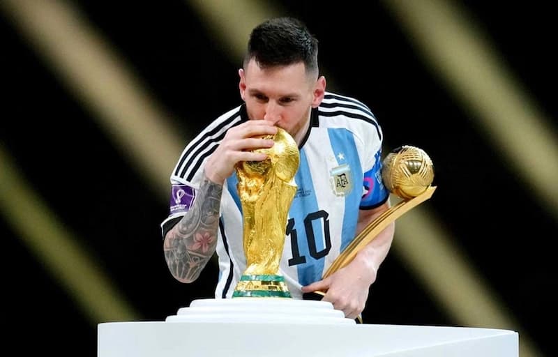 Chiếc cúp WC sẽ được trao lại FIFA để chuẩn bị giải đấu kế tiếp